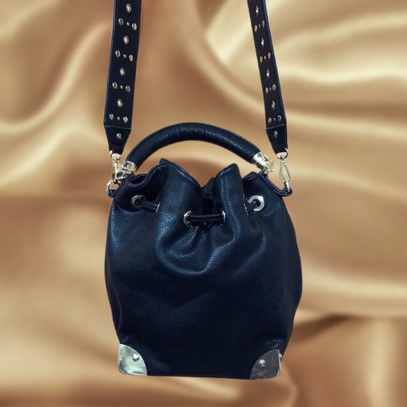 Dream Control Drawstring, Grommeted Shoulder Bag/Handbag, Black - Picture 3 of 13